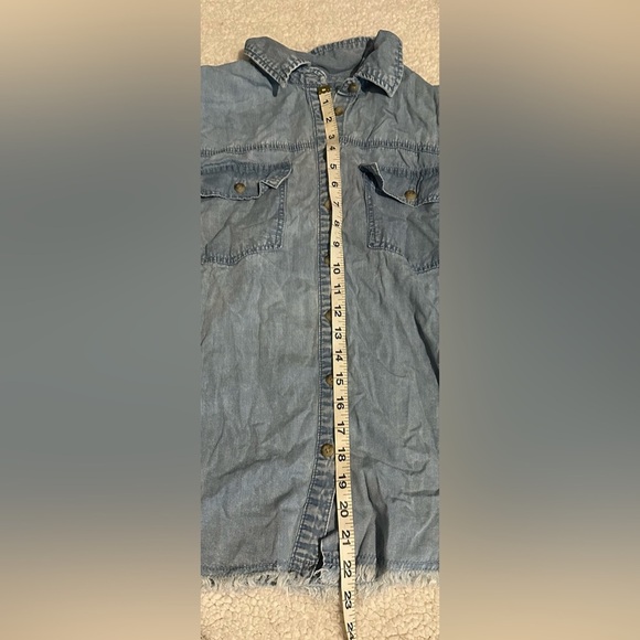 Cato Women’s Long Sleeve Blue Denim Button Down Shirt size Small Distressed - Picture 15 of 15